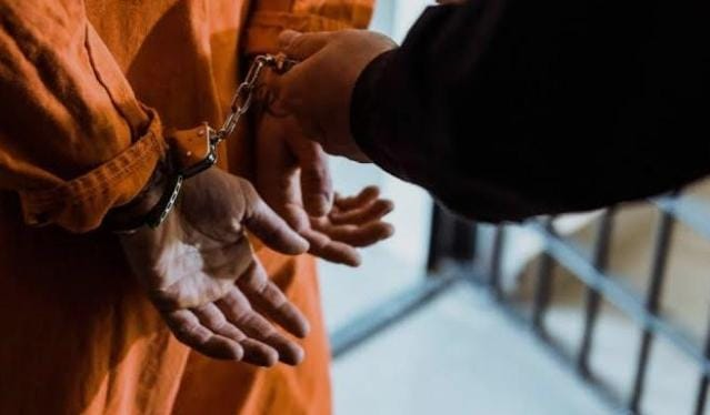 La Sala Penal de la Corte Provincial de Justicia de Chimborazo, con un fallo de mayoría, ratificó la sentencia que condena a 34 años y ocho meses de prisión a cuatro integrantes de un Grupo de Delincuencia Organizada (GDO), responsables de un brutal triple asesinato ocurrido el 13 de julio del 2023.