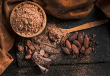 Ecuador afianza su liderazgo como potencia cacaotera, el cacao fue el producto de mayor crecimiento en el primer trimestre de 2025 con un alza del 165 %, según el Ministerio de Producción. Solo a EE. UU. se exportaron USD 379,2 millones, de acuerdo con el Banco Central.
