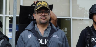 La tensión entre el Ministerio del Interior y la Función Judicial en Ecuador se intensifica a niveles sin precedentes. Este viernes, el ministro del Interior, John Reimberg, lanzó duras advertencias contra jueces y fiscales que, según él, permiten que delincuentes capturados por la Policía queden en libertad sin cumplir la justicia.