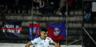 Una noche intensa se vivió en el estadio Fernando Guerrero Guerrero, donde Centro Deportivo Olmedo y Club Deportivo Daquilema protagonizaron un vibrante empate 3-3, en el marco del cuadrangular final del ascenso provincial, que define a los representantes de Chimborazo en el torneo nacional de Segunda Categoría.