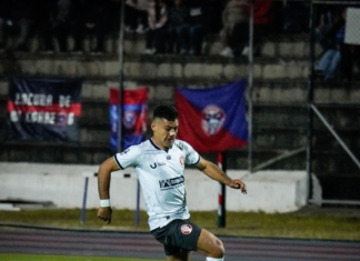 Una noche intensa se vivió en el estadio Fernando Guerrero Guerrero, donde Centro Deportivo Olmedo y Club Deportivo Daquilema protagonizaron un vibrante empate 3-3, en el marco del cuadrangular final del ascenso provincial, que define a los representantes de Chimborazo en el torneo nacional de Segunda Categoría.