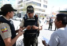 Con motivo del feriado del 10 de agosto, la Policía Nacional del Ecuador activará un despliegue grande con más de 55.000 servidores policiales que se distribuirán por todo el país en el marco de la campaña "Feriado con Acción y Compromiso", con el objetivo de mantener la seguridad, el orden público y la prevención del delito durante los días festivos.