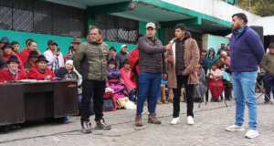 Un tribunal de justicia indígena en Cotopaxi obligó a tres agentes de la Policía Nacional a pedir disculpas públicas al líder indígena Leónidas Iza, tras haber sido retenidos por presuntamente realizar labores de inteligencia sin autorización dentro de territorio ancestral.