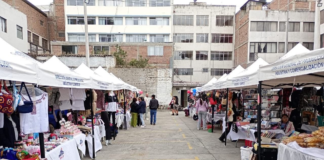 El viernes 22 de agosto, la ciudad de Riobamba fue escenario de la inauguración de la Primera Feria del Estudiante Chévere, un espacio impulsado por la Prefectura de Chimborazo a través de la Dirección de Producción, Industria y Comercio. El acto estuvo liderado por el prefecto Hermel Tayupanda, quien destacó la importancia de apoyar la economía local y, al mismo tiempo, facilitar a las familias el acceso a útiles y productos escolares a precios justos.