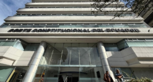 La Contraloría General del Estado emitió una orden de trabajo para iniciar acciones de control a la Corte Constitucional del Ecuador, con la que el Gobierno nacional mantiene una pugna por el trámite de leyes aprobadas por la Asamblea Nacional.