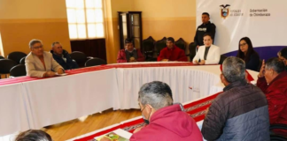 En un encuentro marcado por la tensión, pero también por la disposición al diálogo, la Gobernadora de Chimborazo, María José Del Pozo Larrea, recibió a una delegación de la Federación Única de Afiliados al Seguro Social Campesino de la provincia.