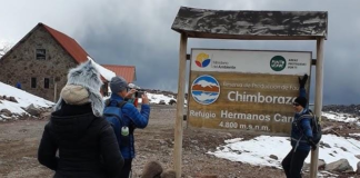 Lo que prometía ser una excursión hacia el volcán Chimborazo, terminó en una experiencia amarga para un grupo de visitantes nacionales. La ilusión de recorrer sus paisajes se transformó en indignación cuando, según denunciaron por redes sociales fueron víctimas de cobros indebidos a las puertas del refugio.