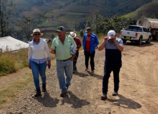Con el objetivo de garantizar el mejoramiento de la conectividad en las comunidades rurales, la Prefectura de Bolívar, a través de la Coordinadora General del GADPB, Vanessa Espinoza, realizó un recorrido de supervisión por distintos sectores de la provincia, siguiendo la disposición del prefecto Aníbal Coronel Monar.