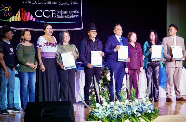 Este viernes 29 de agosto, en el Teatro Alfonso Chávez Jara de Riobamba, se realizó el acto de posesión del nuevo directorio de la Casa de la Cultura Ecuatoriana Núcleo de Chimborazo. En la ceremonia, Juan Carlos Huaraca asumió oficialmente la dirección provincial para un nuevo periodo comprendido entre 2025 y 2029.