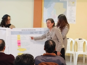 El barrio El Prado, en el sector oriental de Riobamba, presentó al Municipio el anteproyecto del mercado bioclimático multifuncional “Bolívar Chiriboga – El Prado”, que busca revitalizar el área comercial y generar más de 10 mil empleos, convirtiendo a la ciudad en un referente comercial y turístico de la zona centro del país.