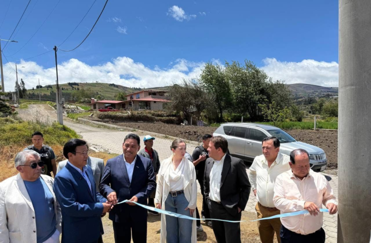 El 29 de agosto, en el cantón Guano, se inauguró un importante proyecto eléctrico en los barrios Ingos y La Delicia, parroquia San Isidro de Patulú, que beneficiará a más de 280 habitantes de la zona. La obra, ejecutada por el Gobierno Nacional en articulación con el Ministerio de Ambiente y Energía y la Empresa Eléctrica Riobamba S.A. (EERSA), representó una inversión de 91 mil dólares.
