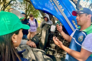 En la provincia de Chimborazo se desarrolló una capacitación teórico-práctica sobre el manejo de tractores y motocultores multifunción, dirigida a técnicos del Ministerio de Agricultura y Ganadería (MAG), con el propósito de fortalecer sus conocimientos y brindar una asistencia más eficiente a los productores en el campo.
