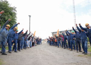 Con más de cuatro décadas de historia, Aglomerados Cotopaxi se ha consolidado como un referente no solo en la producción de tableros de madera, sino también en el fortalecimiento del tejido social y económico de la provincia. La compañía ha demostrado que el crecimiento empresarial puede ir de la mano con el desarrollo humano y la inclusión local.