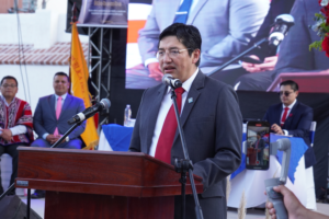 Han pasado 491 años de la fundación de Riobamba, en conmemoración a esta fecha, se realizó la Sesión Solemne que fue organizada por el Municipio en la recién renovada Plaza Bicentenario (ex Club Ferroviario), espacio vestido de gala para recordar el paso del tiempo y lo que ha dejado para la ciudad.