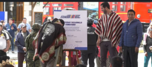 Este 20 de agosto, en el cantón Alausí, se llevó a cabo la firma de un convenio de cooperación interinstitucional entre el Ministerio de Infraestructura y Transporte, el Gobierno Autónomo Descentralizado (GAD) del cantón Riobamba y el GAD Municipal de Guano, con el propósito de trabajar de manera coordinada en la rehabilitación del tramo ferroviario Riobamba–Urbina.
