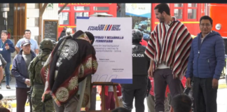 Este 20 de agosto, en el cantón Alausí, se llevó a cabo la firma de un convenio de cooperación interinstitucional entre el Ministerio de Infraestructura y Transporte, el Gobierno Autónomo Descentralizado (GAD) del cantón Riobamba y el GAD Municipal de Guano, con el propósito de trabajar de manera coordinada en la rehabilitación del tramo ferroviario Riobamba–Urbina.