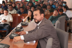 El Municipio de Riobamba, a través de la Dirección de Movilidad, mantuvo una jornada de trabajo con representantes del transporte provincial e intraprovincial. El objetivo del encuentro fue socializar los proyectos para incidir de forma directa en el sistema de transporte de la ciudad.