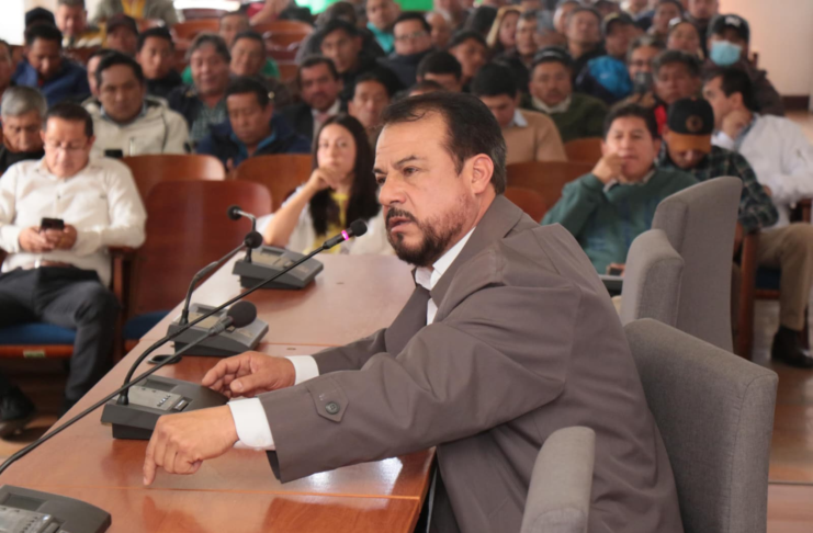 El Municipio de Riobamba, a través de la Dirección de Movilidad, mantuvo una jornada de trabajo con representantes del transporte provincial e intraprovincial. El objetivo del encuentro fue socializar los proyectos para incidir de forma directa en el sistema de transporte de la ciudad.
