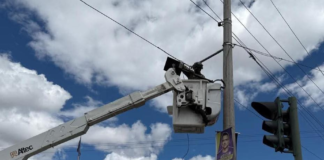Militares de la Brigada de Caballería Blindada N.º 11 “Galápagos”, técnicos del ECU 911, la Policía Nacional y personal de la Empresa Eléctrica unieron fuerzas para desmontar un sistema de vigilancia que, lejos de brindar seguridad, funcionaba como los ojos del crimen organizado, intervención que se llevó a cabo el 21 de agosto.