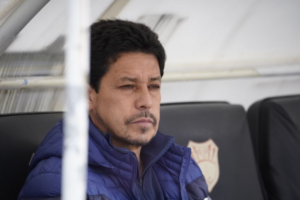 La eliminación de Mushuc Runa en los octavos de final de la Copa Sudamericana, a manos de Independiente del Valle, dejó más ruido fuera de la cancha, que dentro. El DT del Ponchito criticó el arbitraje femenino.