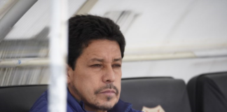 La eliminación de Mushuc Runa en los octavos de final de la Copa Sudamericana, a manos de Independiente del Valle, dejó más ruido fuera de la cancha, que dentro. El DT del Ponchito criticó el arbitraje femenino.