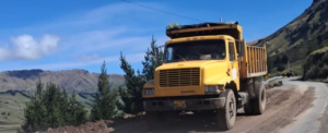 Después de meses de inestabilidad y aislamiento provocados por la temporada invernal, la emblemática carretera E46 Guamote–Macas vuelve a abrirse paso firme en el corazón de la geografía ecuatoriana.