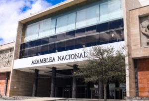 Los asambleístas podrían reducirse de 151 a 71, en caso de que fuese la aprobada la cuarta pregunta de la Consulta Popular, que fue enviada por el presidente Daniel Noboa el 5 de agosto de 2025.
