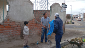 La jornada de limpieza realizada este 3 de agosto, en los sectores 11 de Noviembre, Los Shyris y Piscín, tuvo la participación de los riobambeños, sumando voluntades para mostrar una nueva cara de sus barrios.