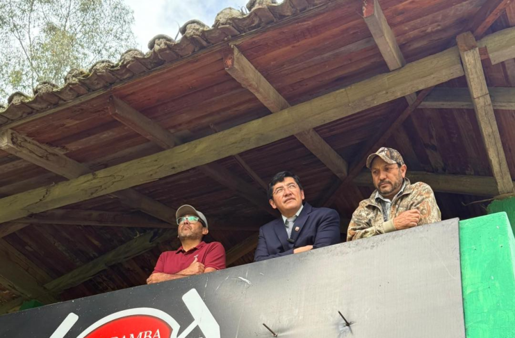 La reciente recuperación del predio donde funcionó por décadas el Riobamba Polo Club ha generado diversas reacciones en la capital de Chimborazo, enfrentando posturas institucionales y ciudadanas sobre el uso del espacio público, la gestión municipal y el valor simbólico del lugar.
