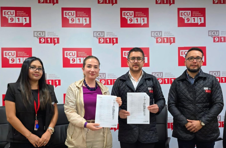 El ECU 911 de Riobamba realizó el 7 de agosto una significativa transferencia de materiales lumínicos a la Gobernación de Chimborazo. Esta acción, enmarcada dentro del proceso de modernización de su sistema de iluminación, consistió en la entrega gratuita de 430 tubos fluorescentes, 173 filamentos halógenos y 134 implementos de conexión.