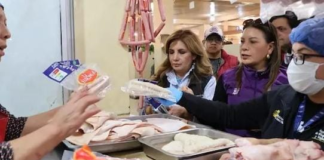 Un recorrido por dos de los mercados más concurridos de Riobamba destapó un problema grave que trasciende embutidos vencidos: descontrol, informalidad y un serio riesgo para la salud pública.