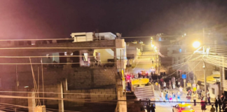 Una fuerte explosión interrumpió la tranquilidad nocturna del sector Tierra Nueva, al norte de Riobamba, la noche del 21 de agosto. El reloj marcaba aproximadamente las 23h30 cuando una deflagración, provocada por una acumulación de gas en una vivienda de tres pisos, sacudió violentamente la intersección de las calles Esteban Marañón y Juan de Sosoya.