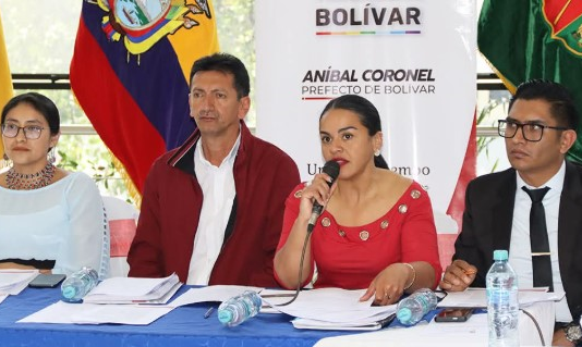 Por convocatoria del prefecto de Bolívar Aníbal Alejandrino Coronel Monar, el Consejo Provincial de Bolívar llevó a cabo una sesión ordinaria en la que se conocieron, analizaron y aprobaron los puntos previstos en el orden del día.