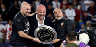 Lo que empezó como un pedido puntual para reprogramar partidos terminó convirtiéndose en una denuncia abierta en el torneo ecuatoriano; no todos los clubes reciben el mismo trato y eso es un hecho, hoy lo sostiene la dirigencia y el cuerpo técnico de los albos, que se sienten perjudicados en plena disputa de la Copa Libertadores.