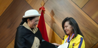 En sesión de concejo, la Municipalidad de Ambato entregó reconocimientos al mérito deportivo a dos mujeres que han dejado huella en el deporte local e internacional: la doctora Lupe Susana Altamirano Córdoba, conocida como ‘la zurda de oro’, y la ingeniera Paola Monserrath Ramos, destacada tenista ambateña.