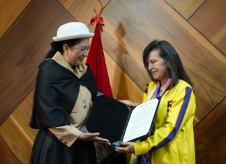 En sesión de concejo, la Municipalidad de Ambato entregó reconocimientos al mérito deportivo a dos mujeres que han dejado huella en el deporte local e internacional: la doctora Lupe Susana Altamirano Córdoba, conocida como ‘la zurda de oro’, y la ingeniera Paola Monserrath Ramos, destacada tenista ambateña.
