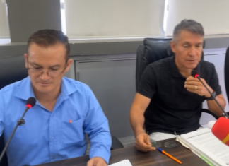 El procurador síndico municipal, Elías Barrera, y el secretario general del Concejo, Danilo Andrade, calificaron como falsa, maliciosa y temeraria la denuncia presentada por la concejala Laura Pérez y patrocinada por el abogado Santiago Velín, que exigía mayor agilidad a la Fiscalía en la investigación de presuntas irregularidades en la obra de asfaltado de calles en el barrio Juan Montalvo.