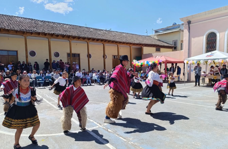 Con un ambiente festivo y lleno de sonrisas, el Gobierno Autónomo Descentralizado (GAD) Municipal del cantón Chambo clausuró las colonias vacacionales “Las Semillas del Futuro”, un espacio de aprendizaje y diversión que reunió a 221 niños y niñas de la localidad.