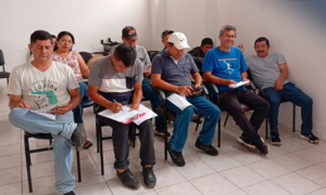En la sala de sesiones del Gobierno Autónomo Descentralizado (GAD) cantonal de Cumandá, se desarrolló un taller especializado en manejo y producción de tilapia, dirigido a los presidentes de 12 recintos de la localidad.