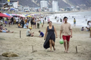 El sector turístico de Ecuador celebra un exitoso feriado del 10 de agosto, con una movilización masiva de ecuatorianos que impulsó la economía. Entre 600.000 y 700.000 viajeros se desplazaron por el país durante el asueto, que se extendió del 9 al 11 de agosto del 2025.