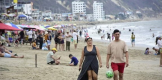 El sector turístico de Ecuador celebra un exitoso feriado del 10 de agosto, con una movilización masiva de ecuatorianos que impulsó la economía. Entre 600.000 y 700.000 viajeros se desplazaron por el país durante el asueto, que se extendió del 9 al 11 de agosto del 2025.