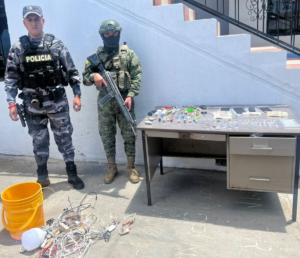 Operativo en el CPL Bolívar decomisa armas blancas, drogas y celulares