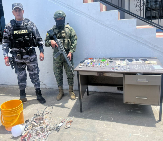 Operativo en el CPL Bolívar decomisa armas blancas, drogas y celulares