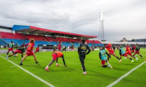 Mushuc Runa Sporting Club, que semanas atrás había anunciado su decisión de no volver a jugar en Riobamba para establecerse definitivamente en su estadio de Echaleche, dio un giro inesperado este martes 26 de agosto. El equipo confirmó que su próximo compromiso por la Liga Pro se llevará a cabo nuevamente en Riobamba.