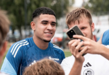 Páez, ya pisó suelo europeo en calidad de jugador activo, tras meses de expectativa e inactividad competitiva, el joven volante ofensivo de 18 años se integró de manera oficial al Racing Club de Estrasburgo.