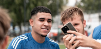 Páez, ya pisó suelo europeo en calidad de jugador activo, tras meses de expectativa e inactividad competitiva, el joven volante ofensivo de 18 años se integró de manera oficial al Racing Club de Estrasburgo.