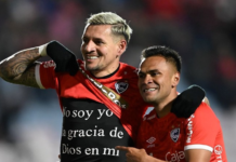 Mientras la selección ecuatoriana de fútbol continúa arrastrando una preocupante sequía ofensiva y carece de alternativas reales en su delantera, un nombre parece avanzar en silencio desde el extranjero.