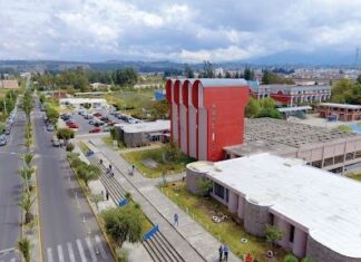 La Escuela Superior Politécnica de Chimborazo (ESPOCH) refuerza su compromiso con la formación de profesionales capaces de afrontar los retos actuales del país y del mundo. Desde este nuevo periodo académico ordinario, la institución incorpora tres innovadoras carreras: Ingeniería en Geología Ambiental, Ingeniería en Geomática e Ingeniería en Minas.