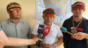 Dirigentes de la Federación Shuar de Pastaza (FENASH) y del Gobierno Parroquial de Simón Bolívar anunciaron una movilización hacia las instalaciones de la Circunscripción Territorial de Pastaza (CTEA) en protesta por la negativa de la institución a firmar el convenio para la ejecución del asfaltado de la vía Kumay–San José.