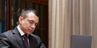 El presidente de la República, Daniel Noboa, firmó este jueves 14 de agosto el Decreto Ejecutivo No. 93, mediante el cual declara al Cartel de los Soles de Venezuela como grupo terrorista de crimen organizado. La medida se fundamenta en que esta organización representa “una amenaza para la población nacional, el orden constituido, la soberanía y la integridad del Estado”.